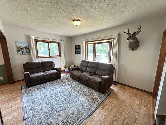 2nd image of 418 Park St S