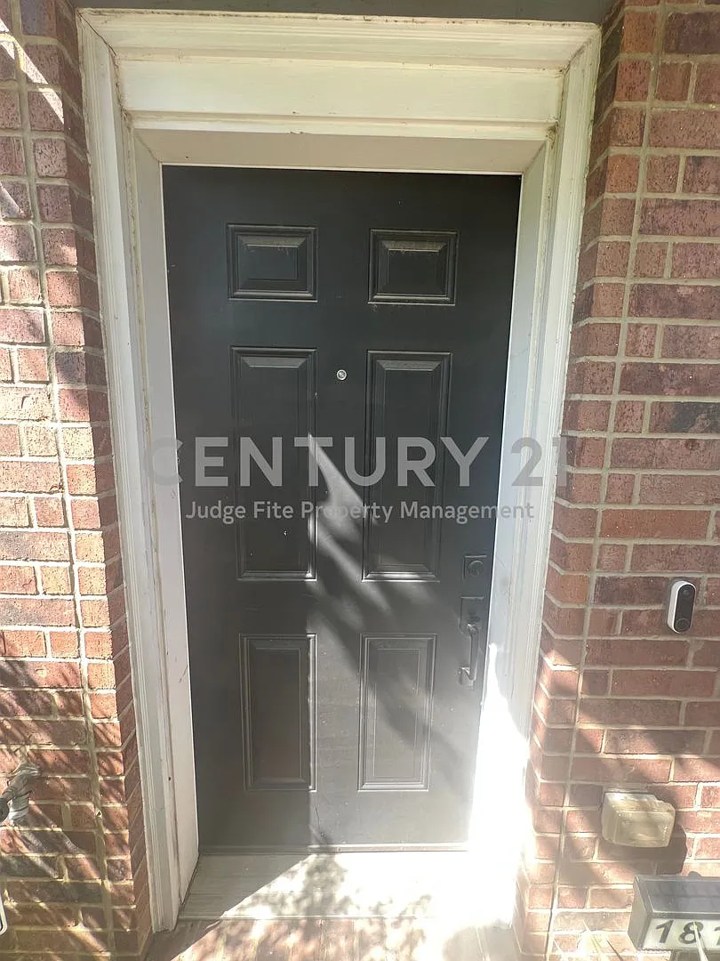 2-Story 2/2/2 Townhome with Great Downtown Views For Rent! — Photo 2