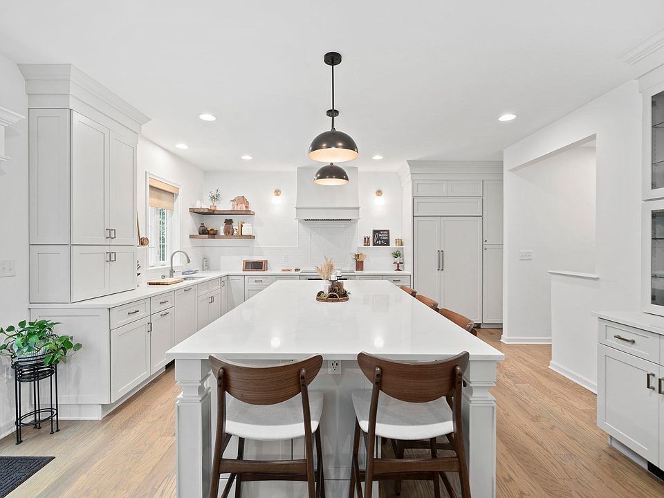 1st image of 33 Skyhawk Cir