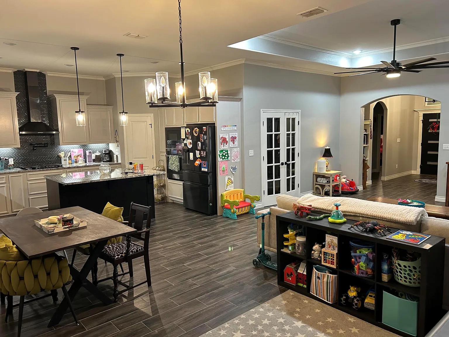 3 bed, 2.0 bath, 1894 sqft, $2,650 — Photo 3