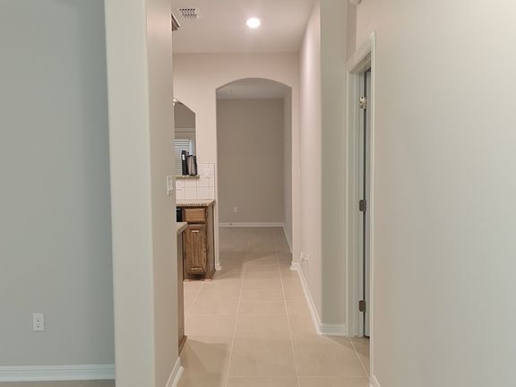 4th image of 2547 Cove Real Dr