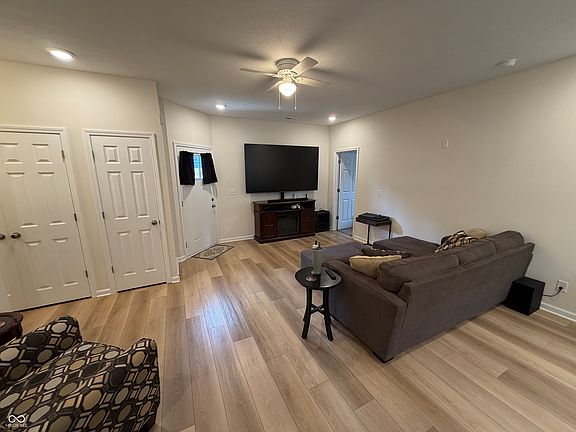 2nd image of 1434 Wigwam Ln