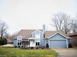 21742 Gatehouse Ln, Rocky River, OH 44116