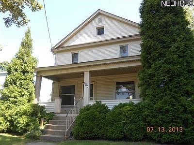 1st image of 820 E 4th St