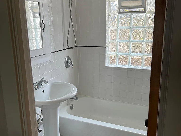 250 Tremaine Ave #14 — Photo 7