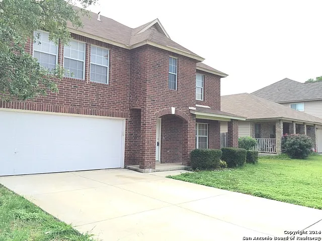 4 bed, 2.5 bath, 2421 sqft, $1,900 — Photo 2