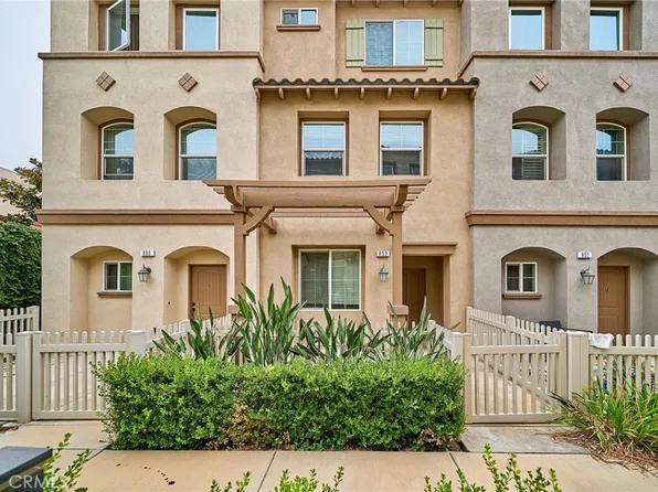 853 E Hollyvale St, Azusa, CA 91702