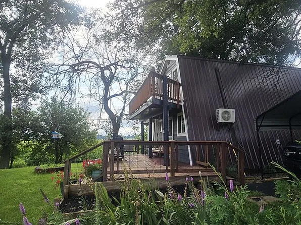 7300 S Hudson Rd, Hudson, IA 50643