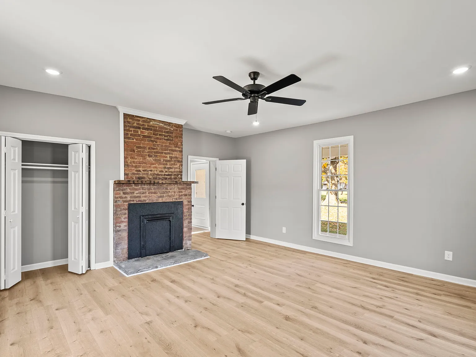 6081 Lakeview Road - 1 — Photo 4