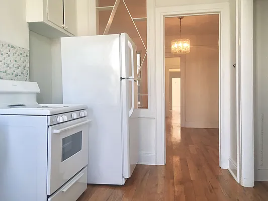 Rented by Premier Metro Realty Corp | media 3