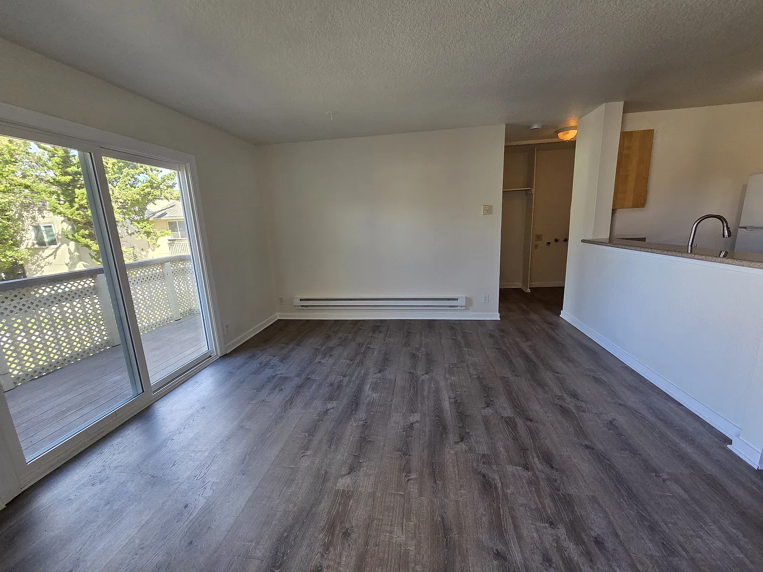 2 bed, 900 sqft, $3,000 — Photo 2