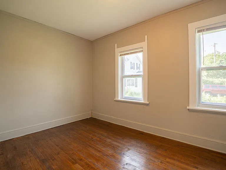 2348 S Kinnickinnic Ave — Photo 13