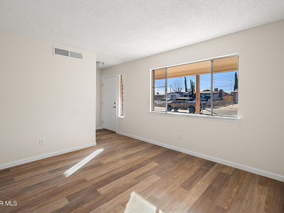 5th image of 220 Maravilla Dr