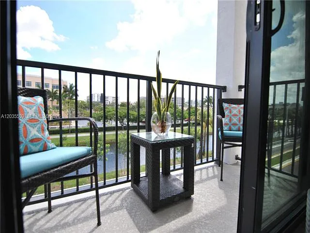 8301 NW 41st St #302 — Photo 2