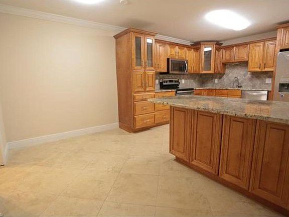 Open kitchen floor plan