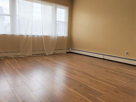 4th image of 399 Cromwell Ave #1