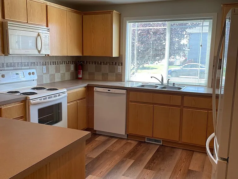 609 S Harborview St — Photo 10