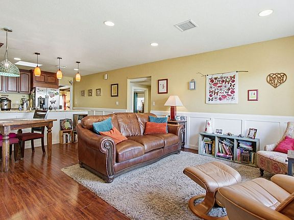 4th image of 4056 Charles St