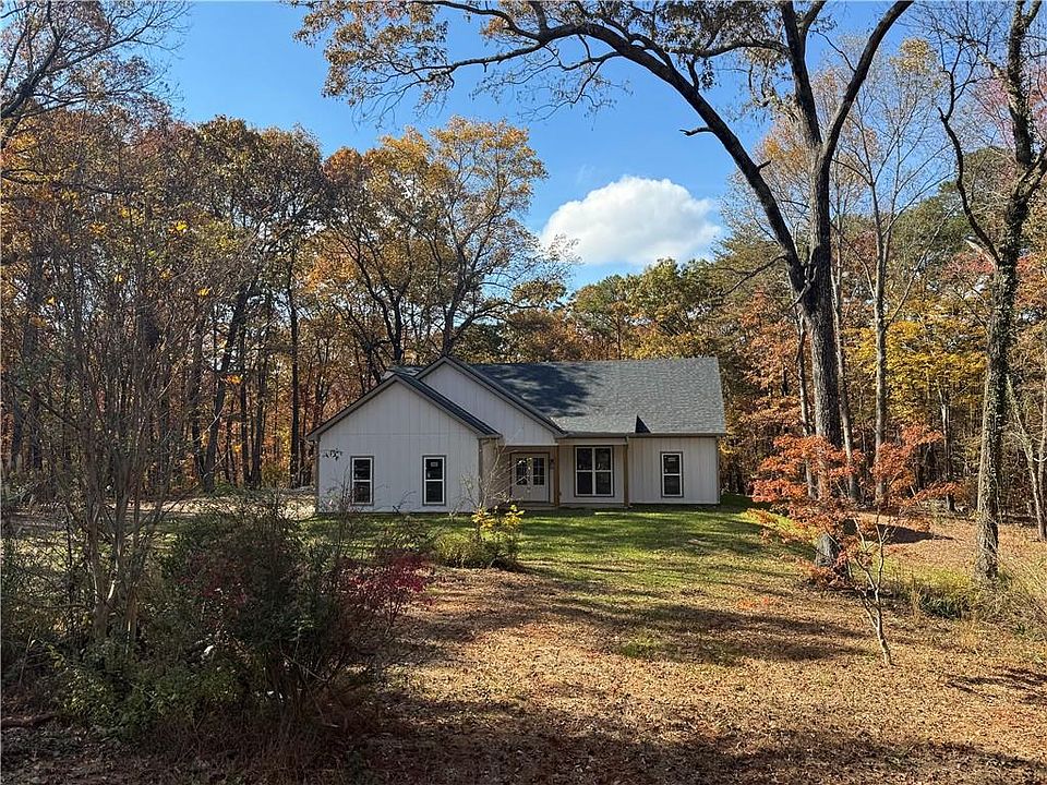 1st image of 120 Kings Crossing Dr