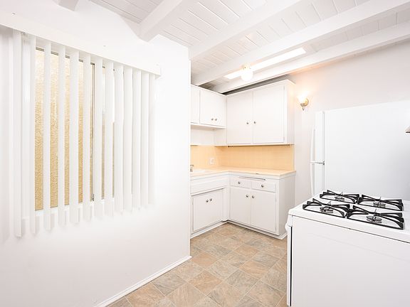 3rd image of 54 62nd Pl APT J