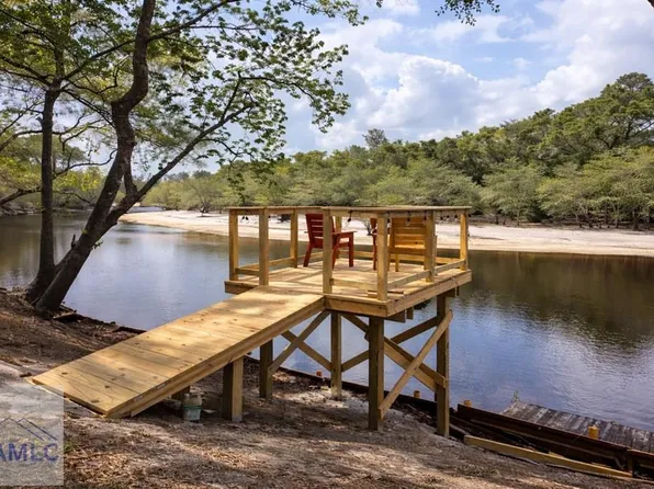 944 Warners Lndg, Hortense, GA 31543