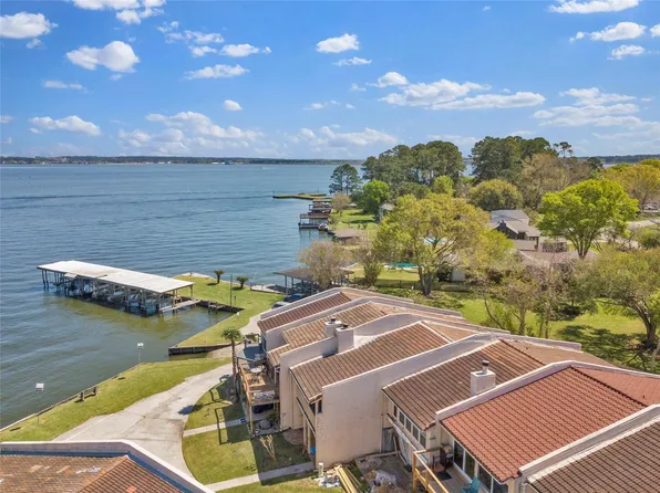 35 Regency Point, Montgomery, TX 77356