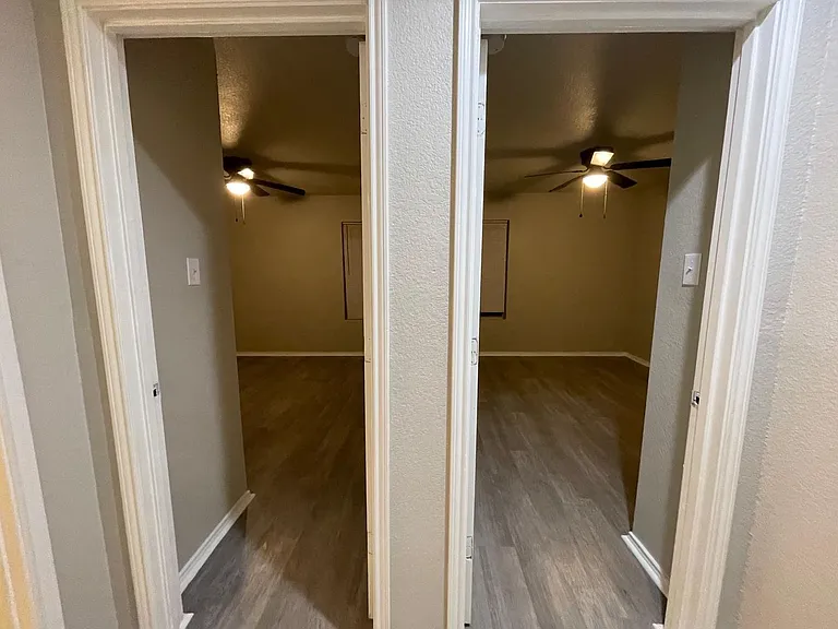 1512 Queens Brook Ln — Photo 17