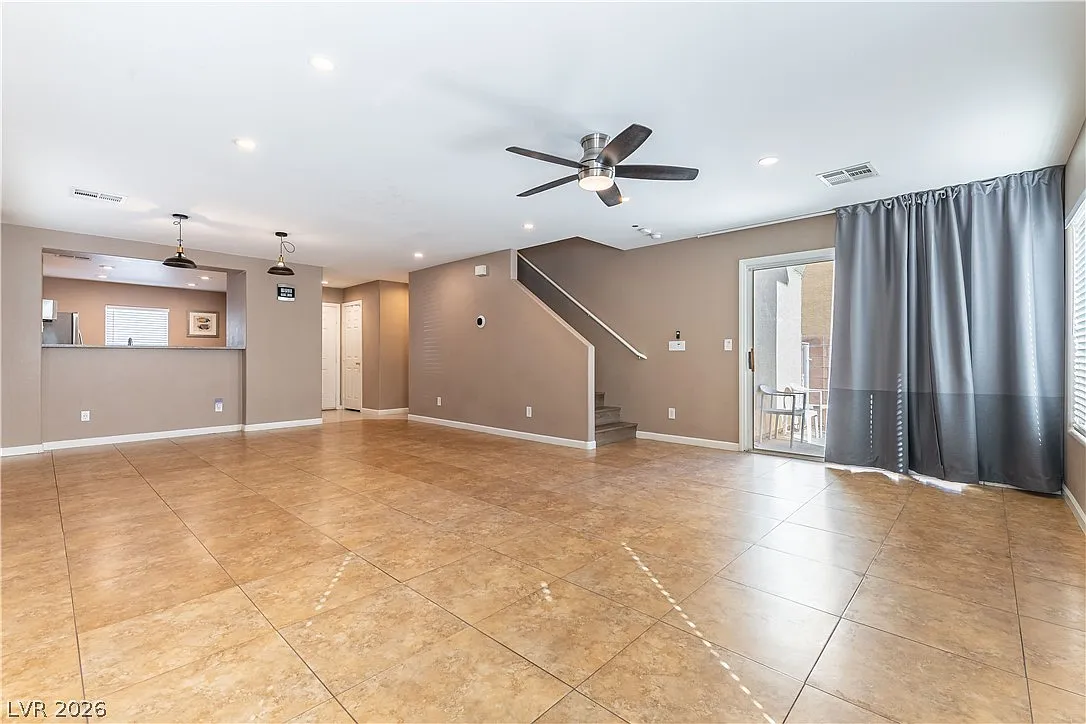 3 bed, 2.5 bath, 1604 sqft, $1,995 — Photo 2