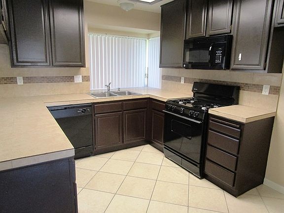 4th image of 2647 Desert Oak Dr