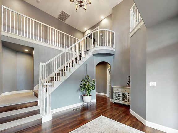 3rd image of 2227 W Ridge Dr