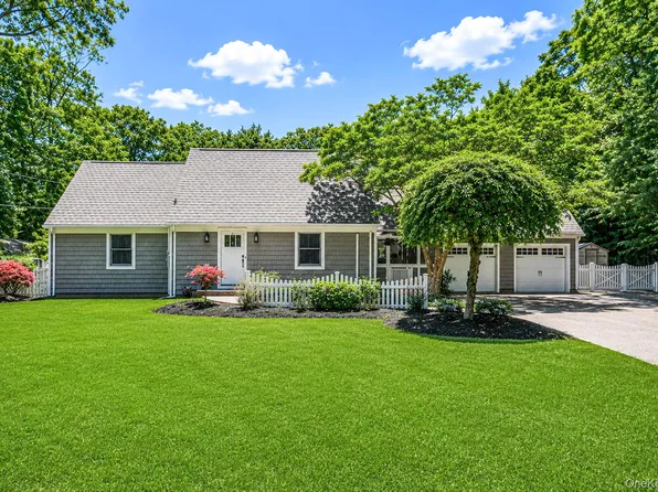 30 Landing Meadow Road, Smithtown, NY 11787