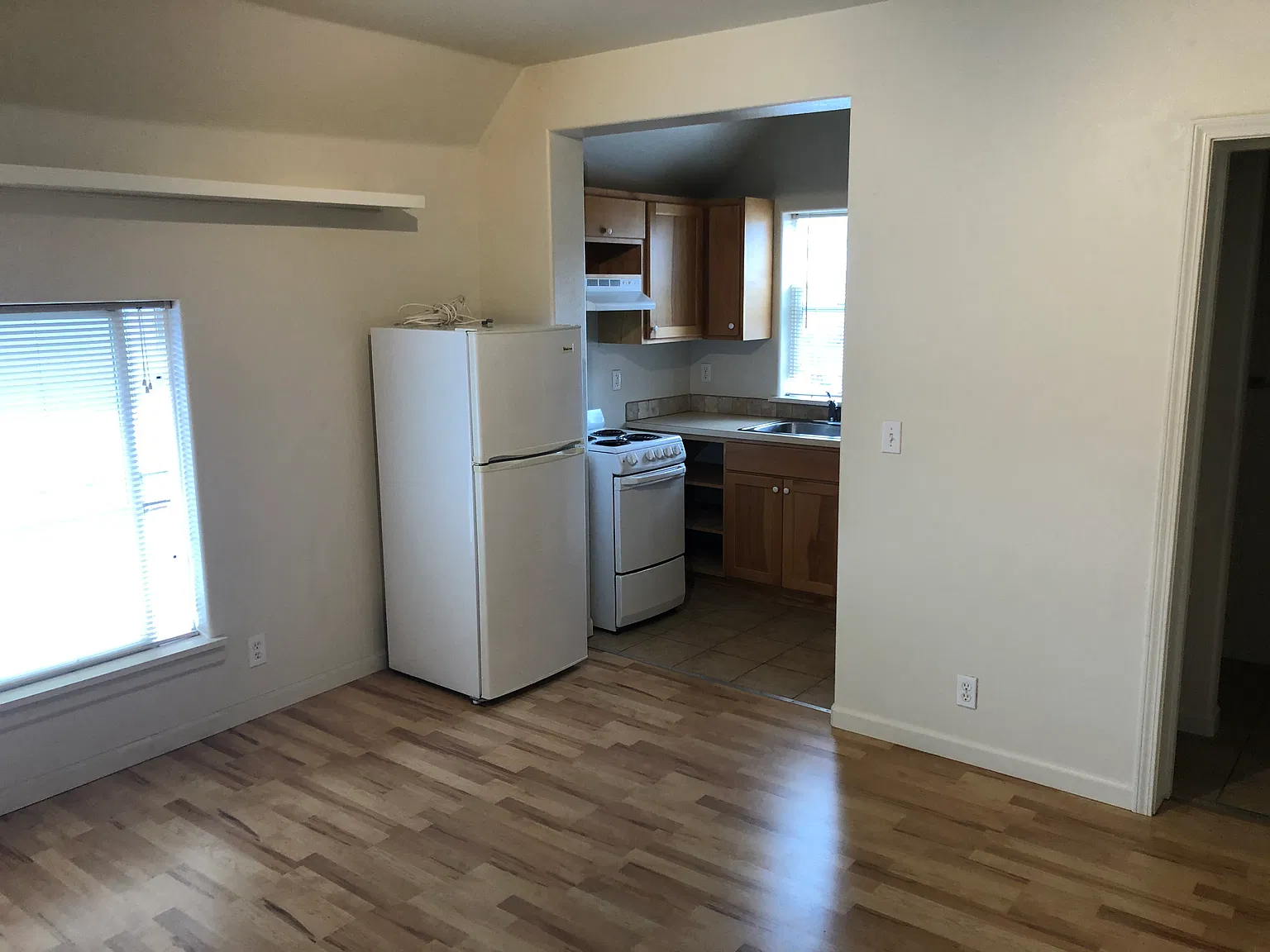 Studio, 350 sqft, $935 — Photo 1