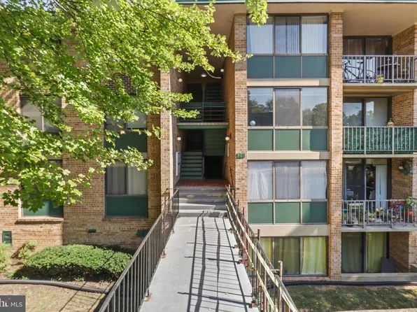 501 N Armistead St APT T2, Alexandria, VA 22312