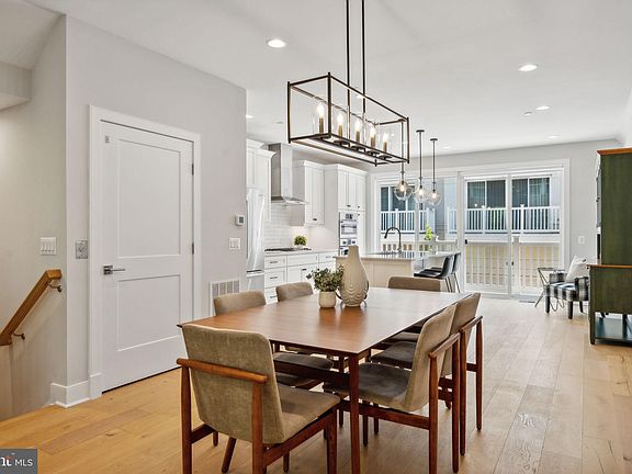 4th image of 10338 Grosvenor Pl