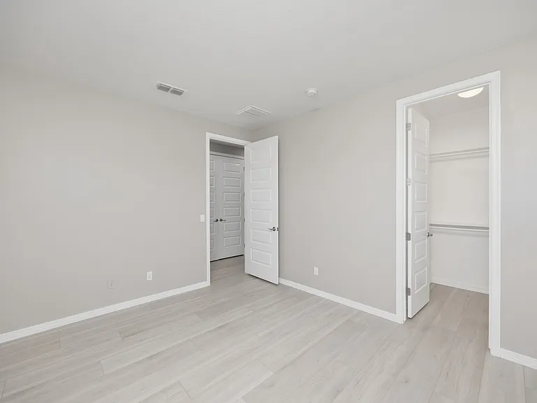1039 E Boston St — Photo 20