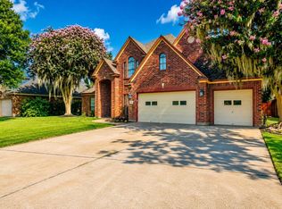 105 Thyme Trl, Lake Jackson, TX 77566