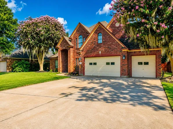 105 Thyme Trl, Lake Jackson, TX 77566
