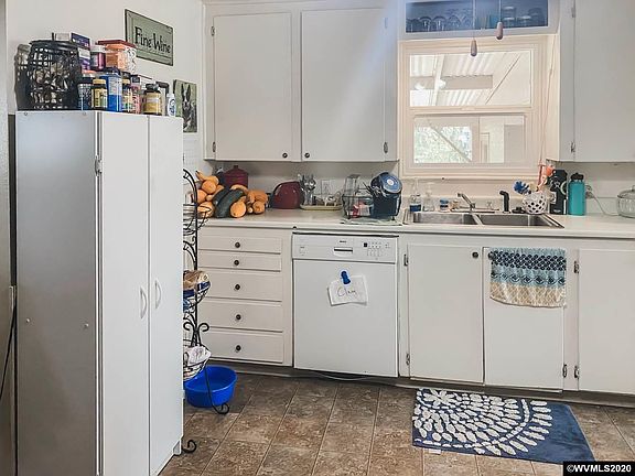 4th image of 570 E St
