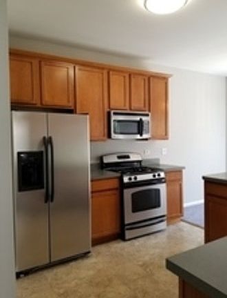 4th image of 3883 Blackstone Dr