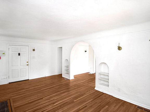 4th image of 840 N Avenue 63