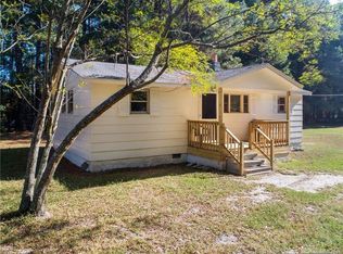 1186 W Parkton Tobermory Rd, Parkton, NC 28371