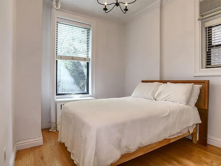 1122 Hudson St #2B — Photo 14