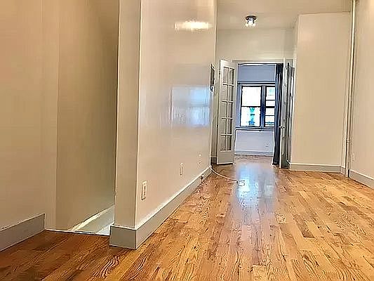 4th image of 300 Troutman St