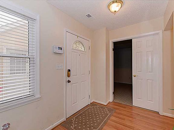 3rd image of 1536 Brookwood Cres