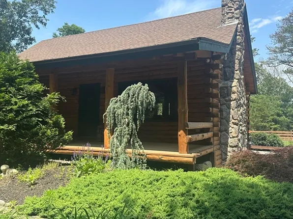 54 Pond St, Rehoboth, MA 02769