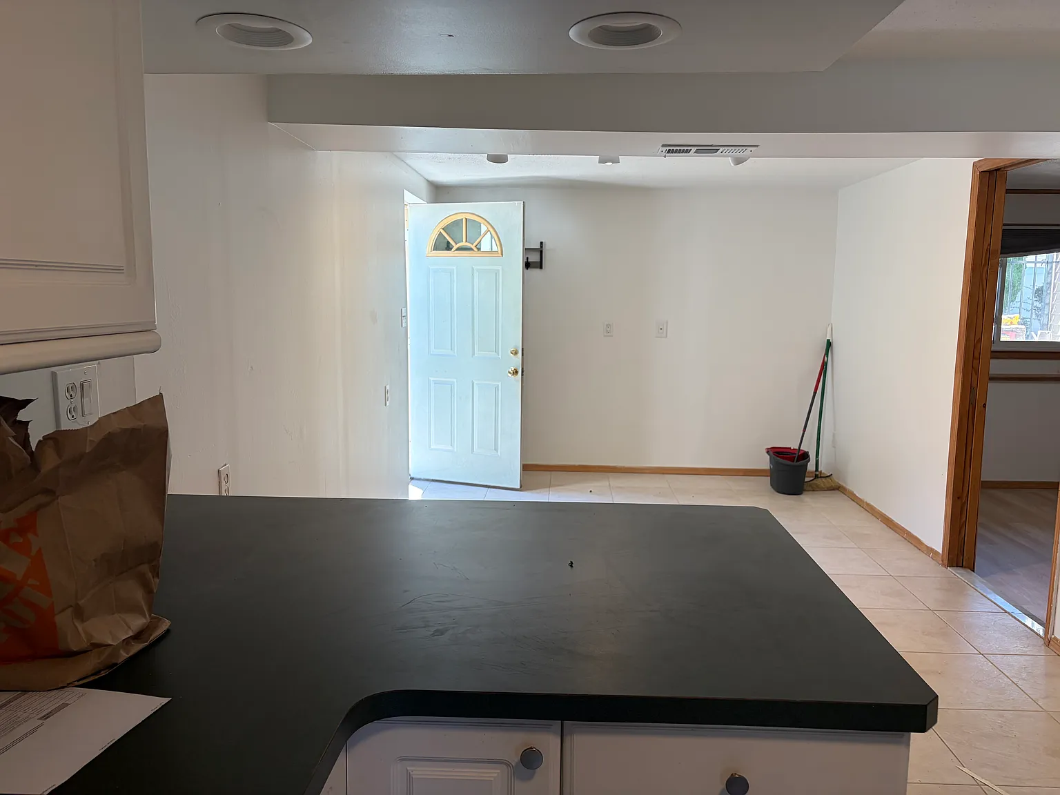 1 bed, 800 sqft, $1,800 — Photo 2