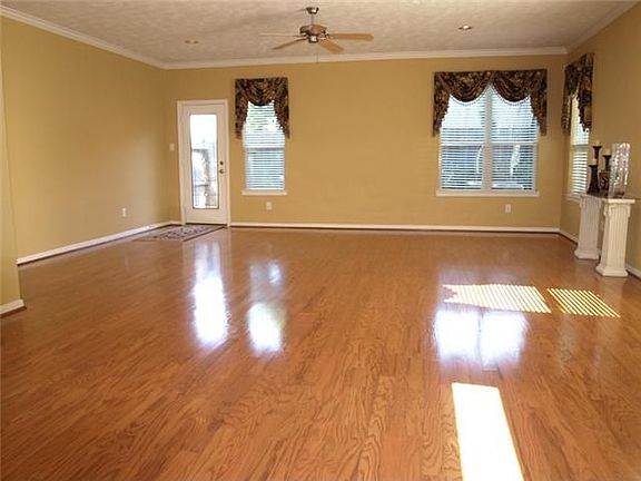 2nd image of 5228 Larkin St