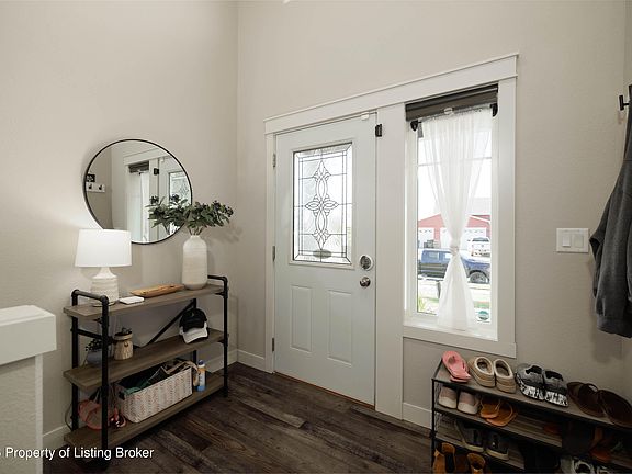 3rd image of 1877 Yellowstone Cir