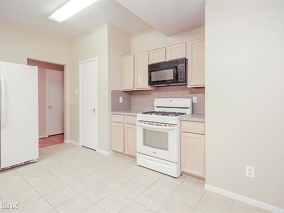 5th image of 16118 Hilton Head Ln