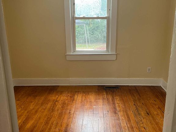 3rd image of 425 Henry Street